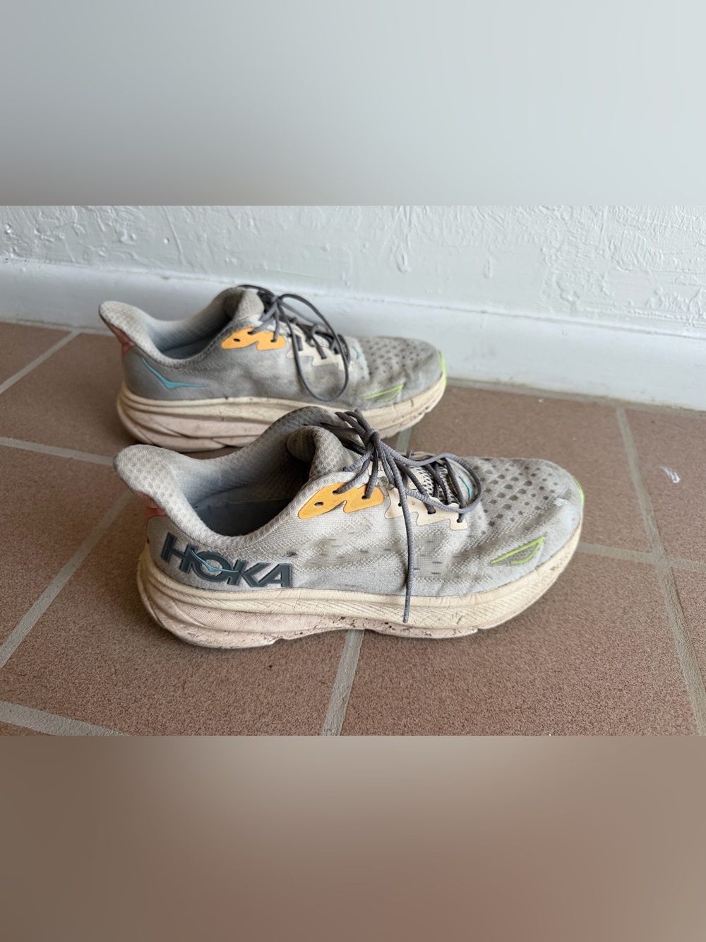 Hoka One One Clifton 9 Women's Size 9.5 wide Running Shoes